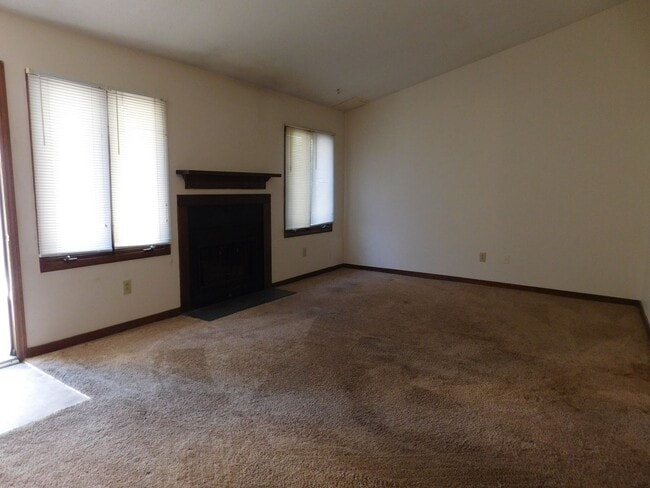 Building Photo - 1542 College Way