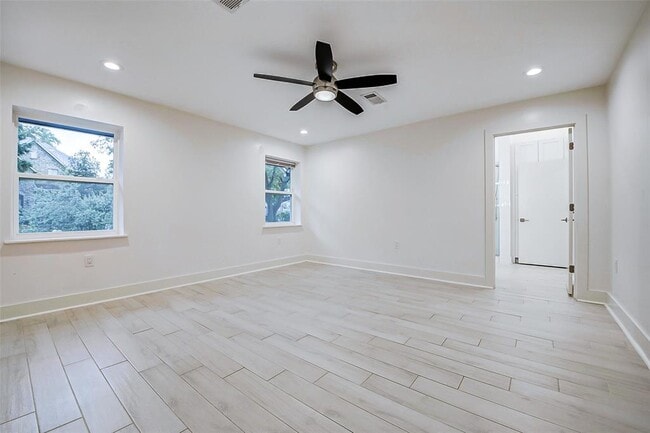 Building Photo - 5541 Aspen St
