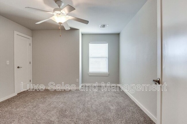 Building Photo - 17604 Sunny Hollow Rd