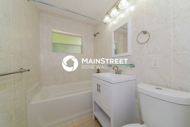 Building Photo - 3 Bedroom Pet-Friendly Home in SARASOTA, F...