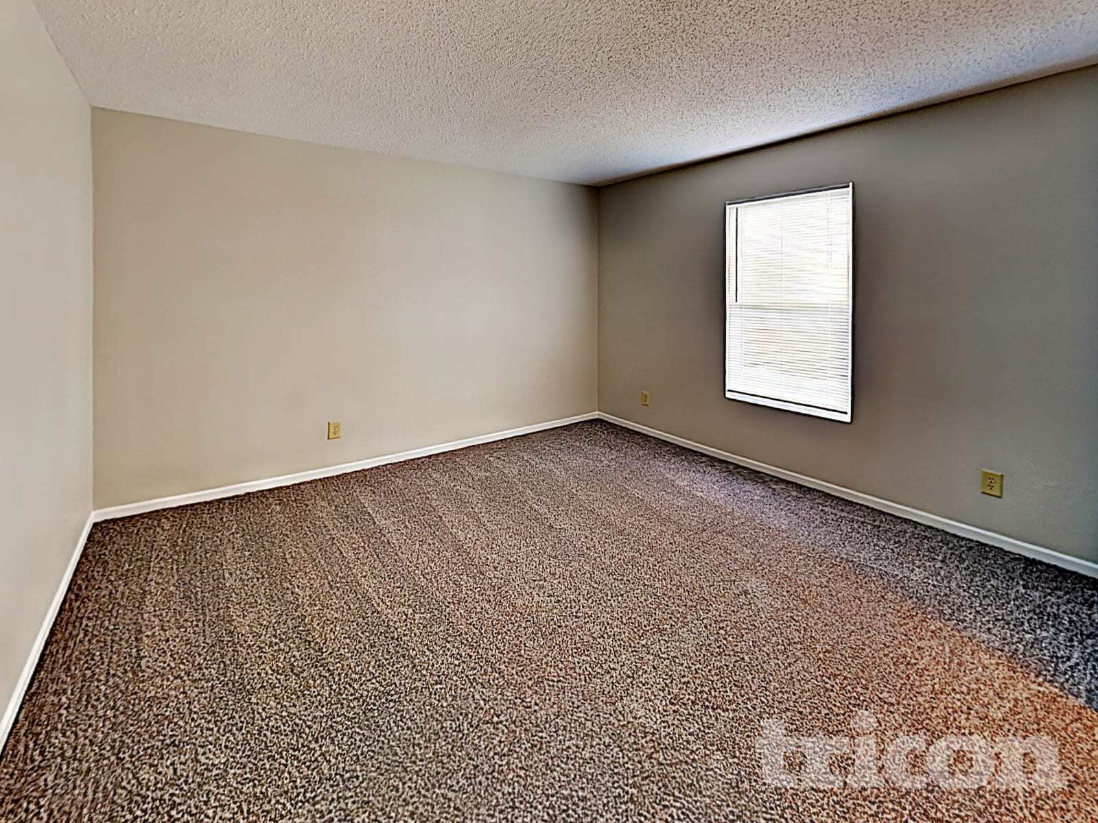 Building Photo - 2875 Ludwig Dr