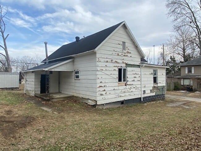 Building Photo - Now Available!! Fixer Upper! - $290 Month / $500 Down