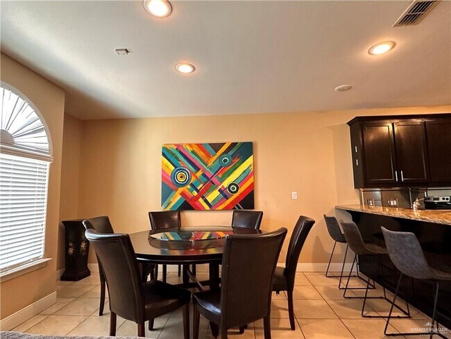 Building Photo - 15 Keeton Ave E