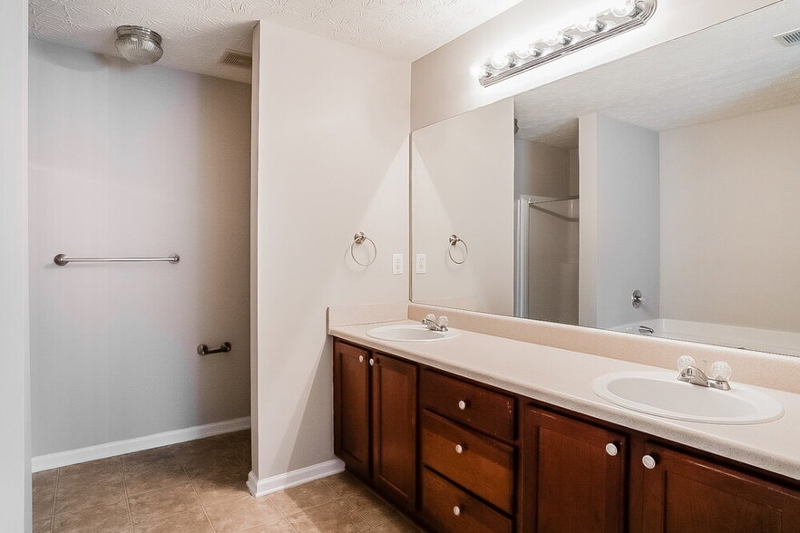 Building Photo - 95 Golden Pine Rd