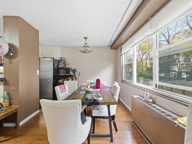 Building Photo - 201 St Pauls Ave