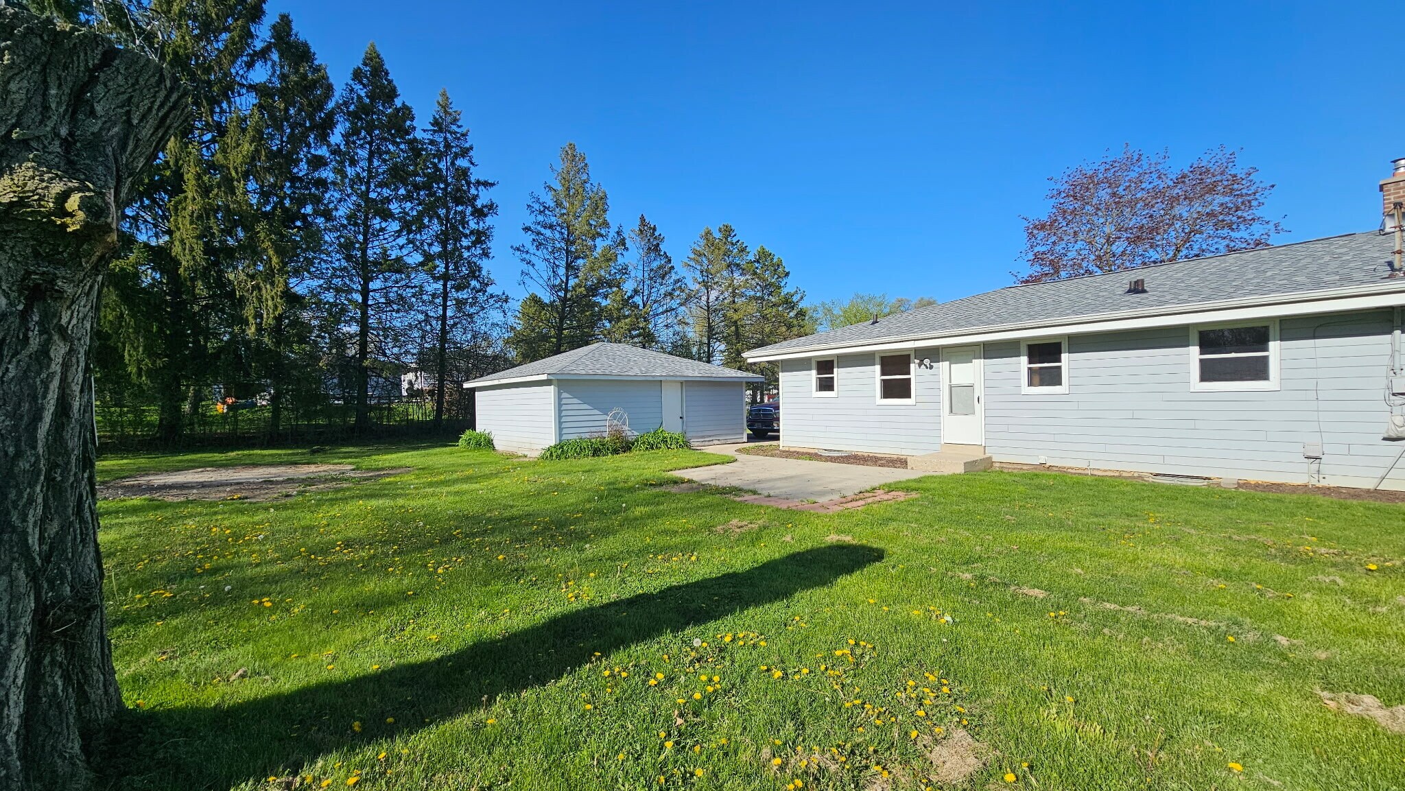 Building Photo - 499 Adeline Dr