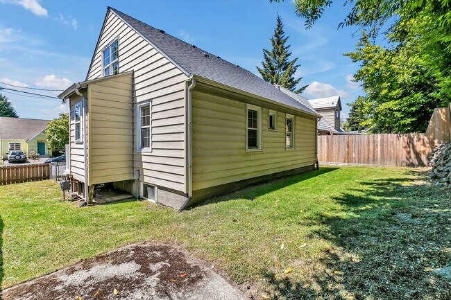 Building Photo - Charming 3 Bedroom Home in Bremerton