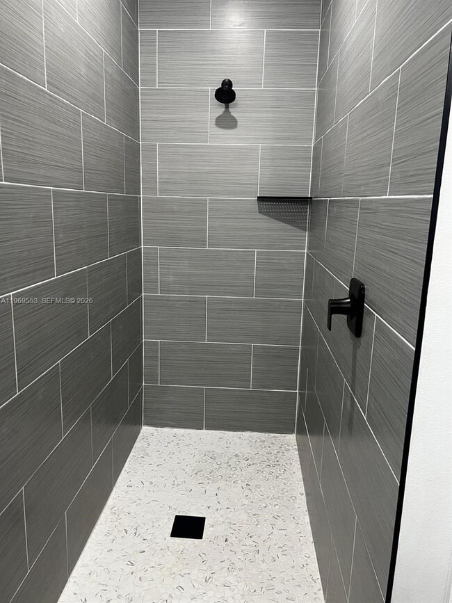 Building Photo - 5517 Ponce De Leon Blvd