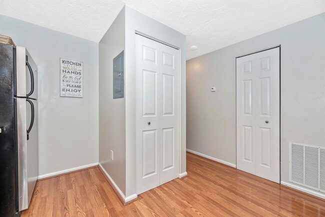 Building Photo - Condo Close to Downtown Frederick