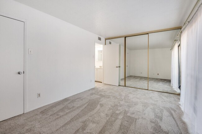 Building Photo - RARE GEM / 1-Bed in Quail Run Community