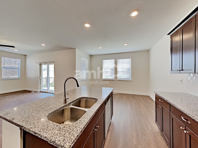 Building Photo - 2444 S Wild Horse Way