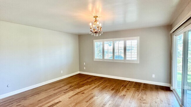 Building Photo - Lovely, Open Floor Plan, Single Story Located in the Desirable Live Oak Estates of Fallbrook!