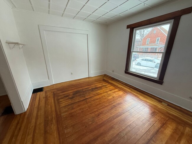 Building Photo - 1/2 OFF 1st MONTH'S RENT - Cozy Home w/ La...