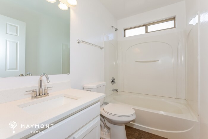 Building Photo - 2328 E Meadow Chase Dr