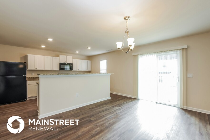 Building Photo - 303 Iron Horse Ln