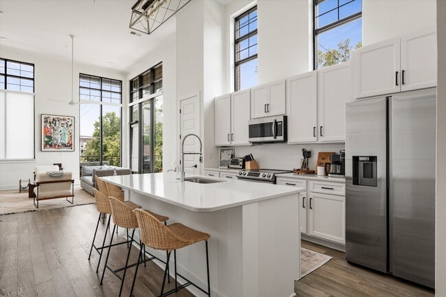 Building Photo - 601 Hamilton Ave