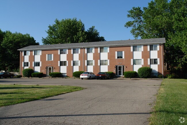 Primary Photo - Fairlane Apartments