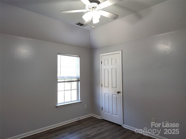 Building Photo - 3627 Pauline Ln