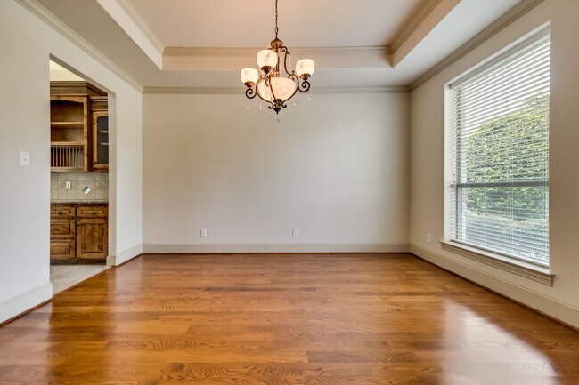 Building Photo - Gorgeous Custom Home on a private 1 acre l...