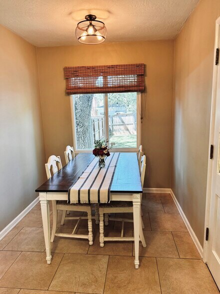 Building Photo - 217 Eastwood Dr