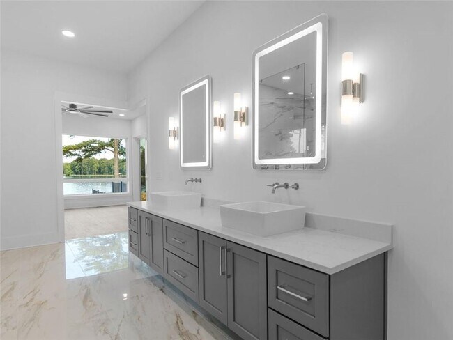Building Photo - 3258 S Bay Dr