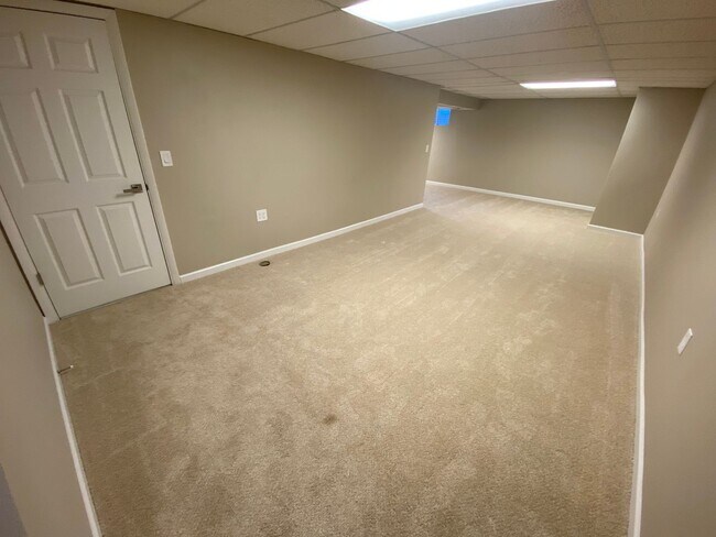 Building Photo - Updated Spacious Palos Verde Home