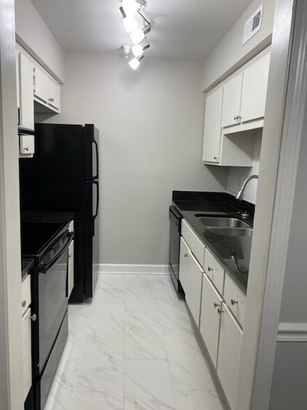 Modern Kitchen Area - Park Ridge Apartments