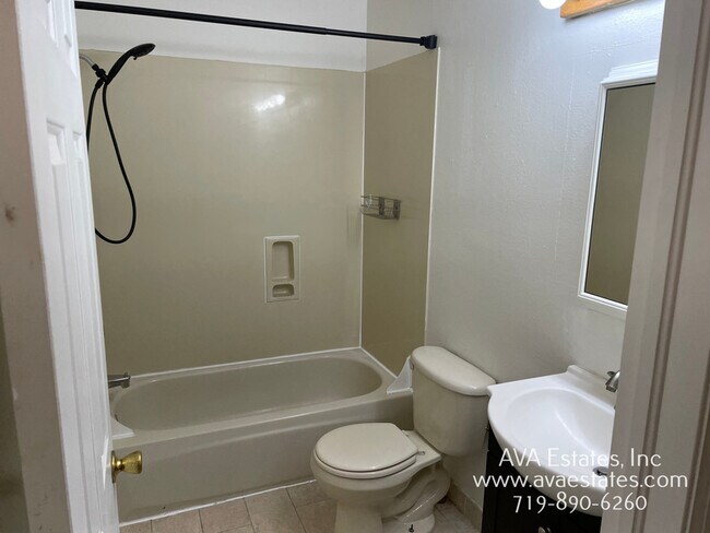 Building Photo - 246 W Coral Dr