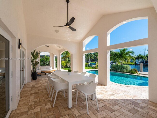 Building Photo - 2118 NE 15th St