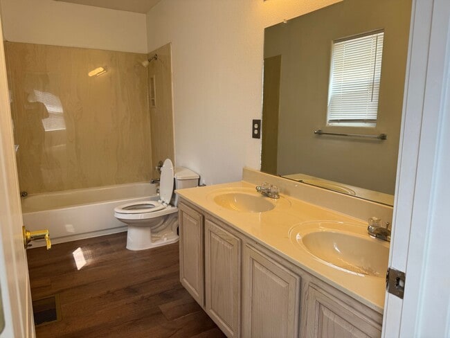 Building Photo - 4361 Altura Vista Ln NE