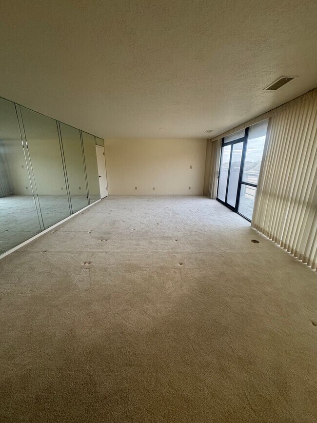 Building Photo - Beautiful Condo in Prime SLC location!