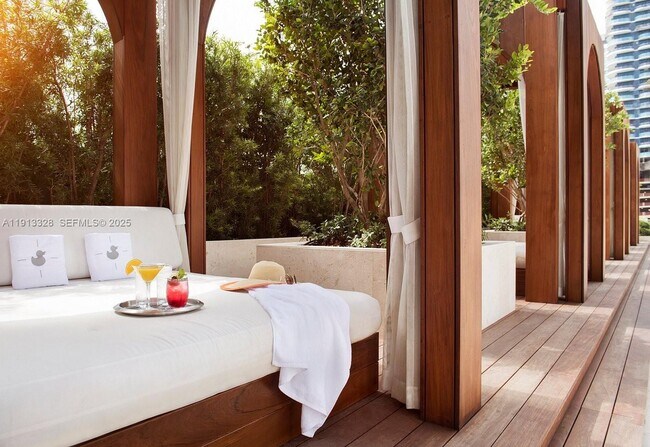 Building Photo - 801 S Miami Ave