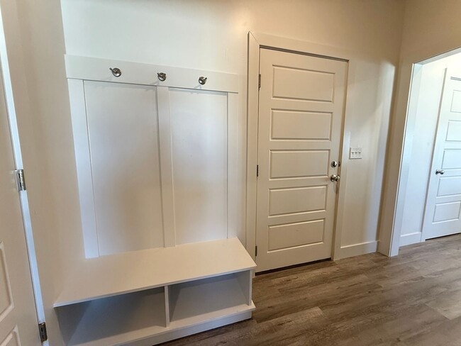 Building Photo - 4 bedroom 2.5 bath Plain City House