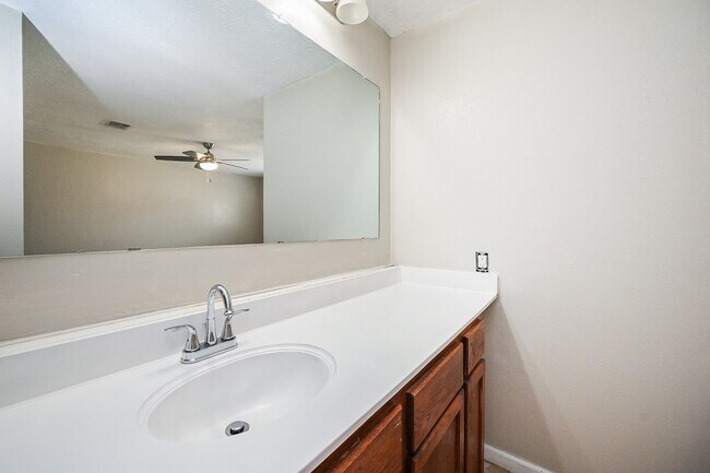 Building Photo - 1114 Blue Diamond Dr