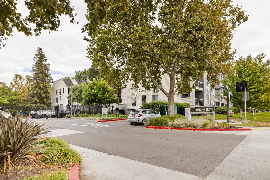 Building Photo - 430 Oak Grove Dr