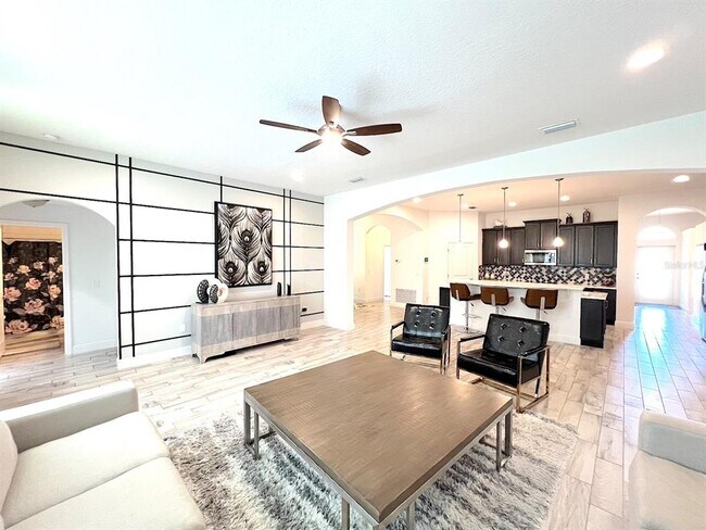 Building Photo - 24 E Diamond Dr