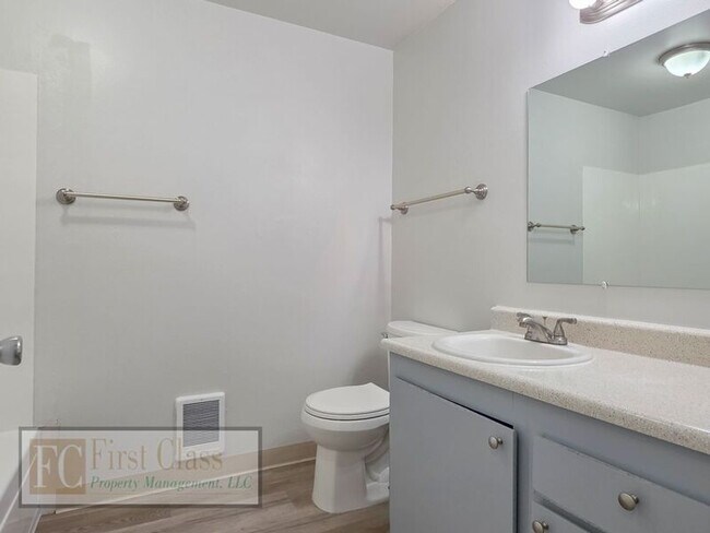 Building Photo - 1348 NE 186th Ave
