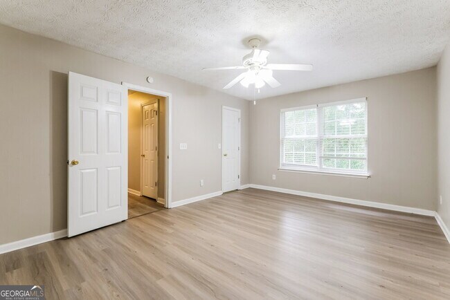 Building Photo - 978 Crestworth Crossing