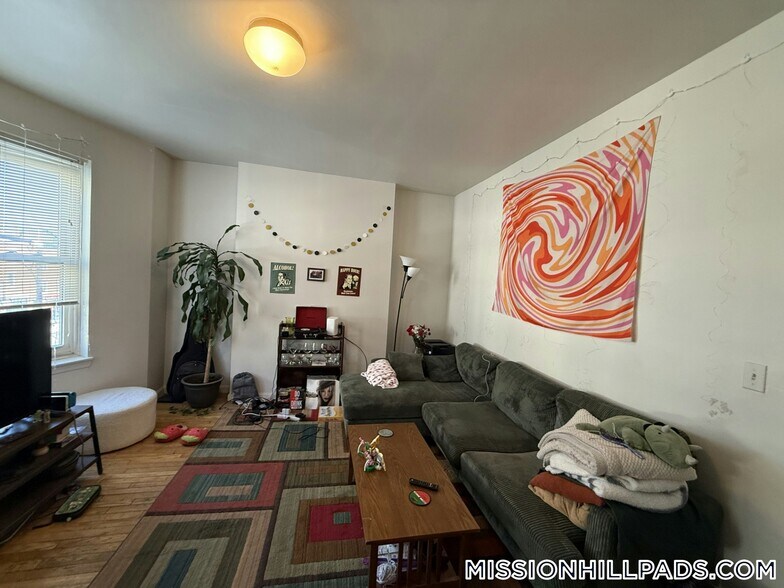 Building Photo - 1458 Tremont St