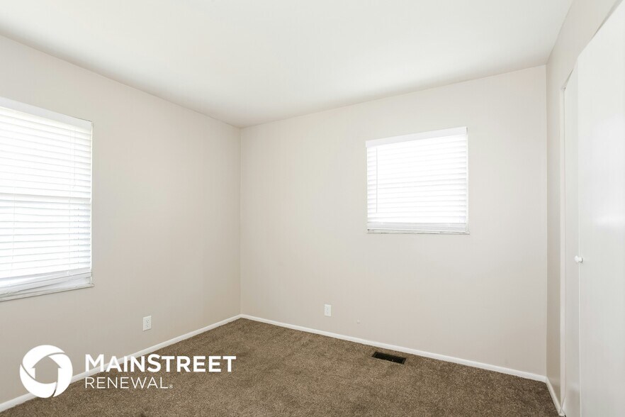 Building Photo - 2839 S Oxford St