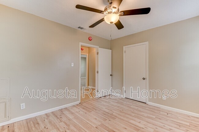 Building Photo - 2832 Cornelia Rd