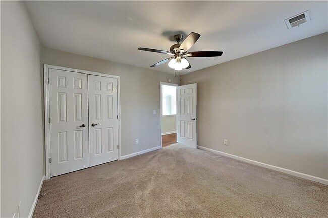 Building Photo - 450 Fairway Walk Dr NE