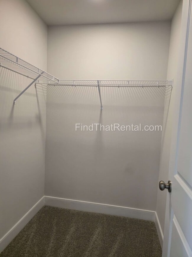 Building Photo - Pet Friendly CV Schools New Home w Large I...