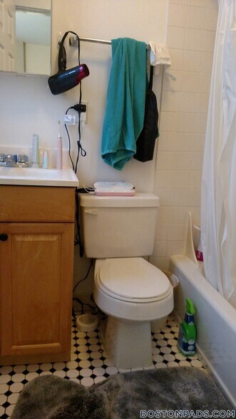 Building Photo - 833 Beacon St