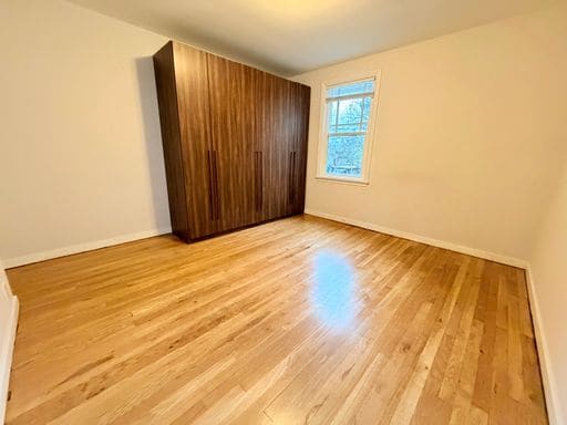 Building Photo - Great 2 bed home, fully fenced backyard in desirable Olympic Hills! Available Now!