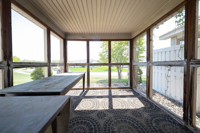 Building Photo - 6642 Pine Crest Trail S