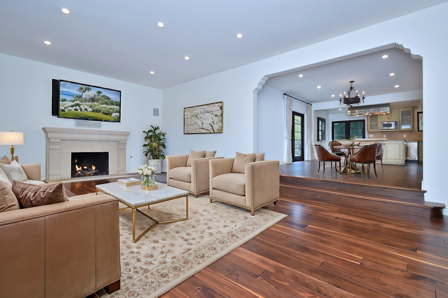 virtually staged - 6111 San Vicente Blvd