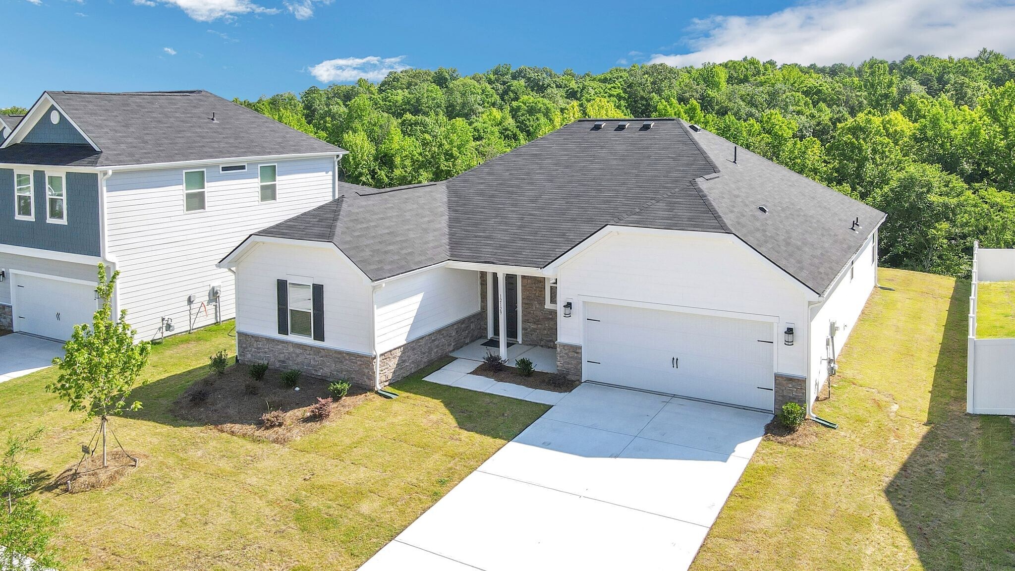 Building Photo - 12129 Rowan Hill Dr