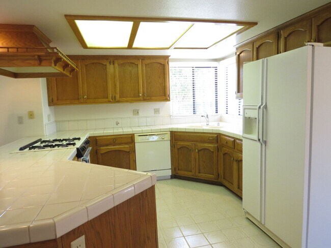 Building Photo - Fabulous Find!