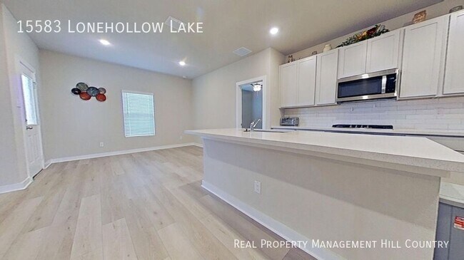 Building Photo - 15583 Lonehollow Lk